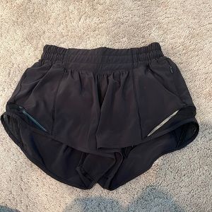 Black lululemon hotty hot 2.5 inch shorts, womens size 2